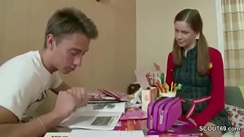 Брат показывает сводной сестре, как забеременеть после домашнего задания