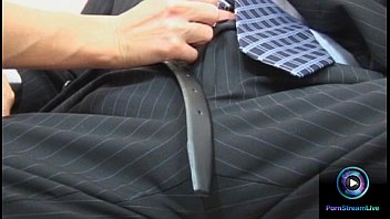 彼女のセクシーな足を使用して上司ホルストバロンをけいれんする誘惑テラボンド