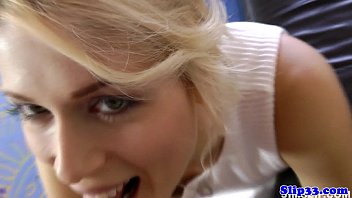 チェコのベイビーは古いイギリス人を吹き飛ばし、そして犯される