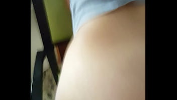 私の小さなキツネのお尻が閉じました