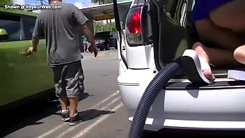 ホットなラテン系露出狂妻ニッキ・ブラジルの洗車パンチラ露出盗撮いじめ！ voyeurchamp.com