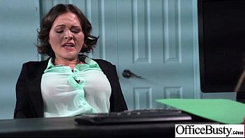 巨乳のラブリーガール（クリッシー・リン）がオフィス映画でハードスタイルを強打される-20