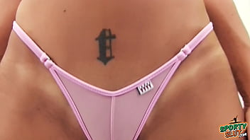 ホットラティーナスポーティー痴女！お尻パーフェクト、巨乳、ビッグキャメルトー！