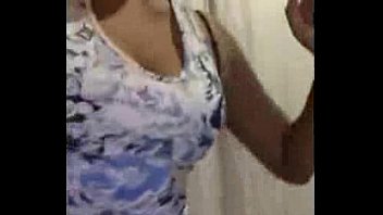 スリランカの女の子のホットダンスショーおっぱいnニップスリップ-（teluguhotvideos.in）