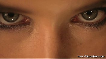 彼女はチンポをしゃぶるのが大好き