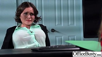 巨乳 （クリッシー・リン）がオフィスで誘惑されて叩かれる映画-21