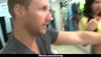 痴女アマチュアベイビーは、いくつかのクレイジーな公共のセックスから現金を支払われます11