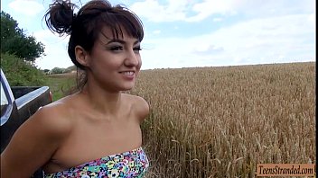 Тинка с большими сосками автостопом и оттрахана незнакомым чуваком