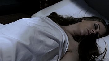 リトルレッド：レズビアンのおとぎ話-エイプリルオニール、キャシディクライン、ジェレナジェンセン