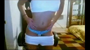 かわいいブルネットとのセクシーなダンス旅行