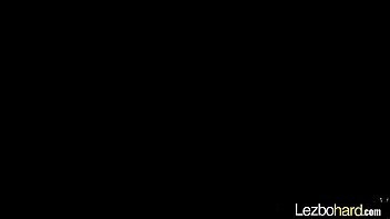 ラブリーセクシーレズビアンガールズ（ジェナサティバ＆ヴァルミッドウェスト）カメラで遊ぶビデオ-16