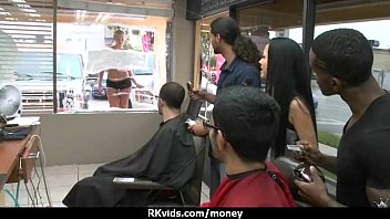 かわいいティーンは吸って、現金のために犯されます14