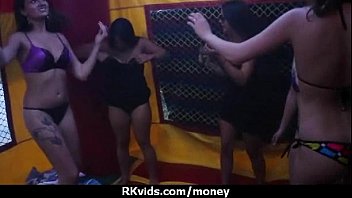 現金でセックスすることを許可する6