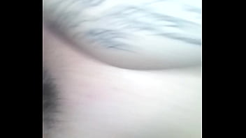 巨乳の入れ墨ゴスは激しくセックスされ、中出しされました