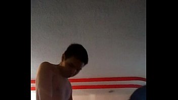 私が別の人とセックスしている間、私の妻は私に電話します