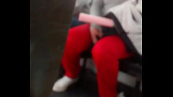 Altavistaの小さな女が彼女のおっぱいをトラックでバウンドさせます