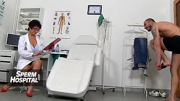 ケイシーブルックスとのアマチュアカップル自家製セックスビデオ