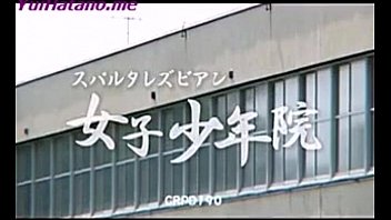 犯されている女性のプリストン