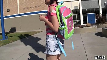 WANKZ-ホットエモ女子高生アレクシスは彼女の先生の勇気を食べる