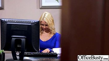 オフィス映画で巨乳乗馬コックとセクシーな角質の女の子（サラヴァンデラ）-26
