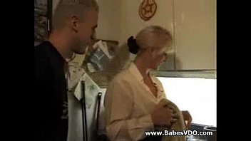 彼の友達のお母さんをクソ