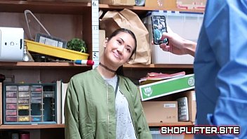 破産したティーンエイジャーと万引き事件番号8882548