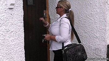 後ろからねじ込まれた制服姿の巨乳女