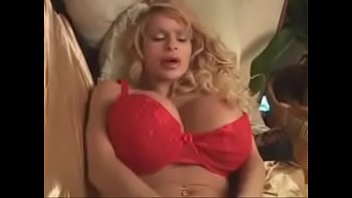 古くて積み上げられた3つの巨乳映画