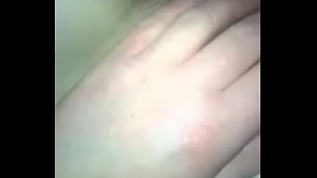 友人に犯された妻のクローズアップ