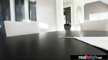 カムの前で素晴らしいホットGF（リアゴッティ）彼女のセックススキルを見せてくださいvid-25