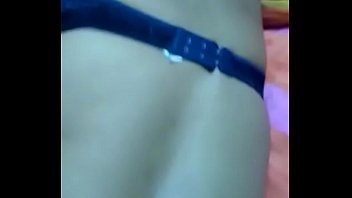 夫によって完全に露出されたdesibhabhi乳白色のおっぱいの猫とお尻
