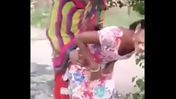 おばさんのクソと女の子を見せて
