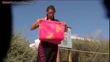 巨乳熟女隠しカメラ屋外