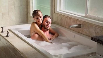 彼女のお母さんにあなたの面倒を見てもらいましょう！ -アラナクルーズ