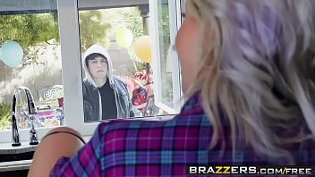 熟女はそれが大きいのが好き-ママの問題-ニーナエルアレックスD主演のパート1シーン
