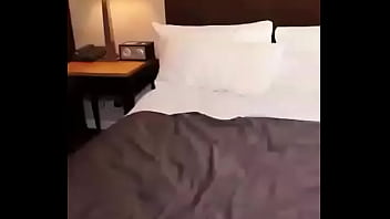 彼女は誰ですか？フルビデオはどこにありますか？