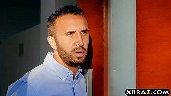 淫らで巨乳のマディソン・アイヴィーがポルノスターに戻る