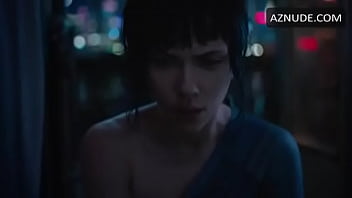 シェルの幽霊からのスカーレット・ヨハンソンのセクシーなシーン