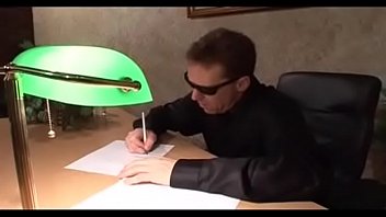 毛むくじゃらのヒッピーのひよこはディックを取得します