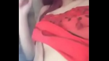 セックスをしている毛むくじゃらの猫と日本人