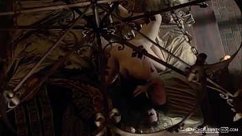 ケリー・ブライズがセックスシーンで全裸-ボルジア家S02E03