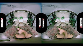 VRCosplayX.comは、ポイズン・アイビーとして悪名高いダニ・ジェンセンとセックスします