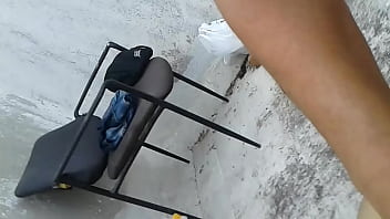 屋上の潮吹きで浮気する隣人