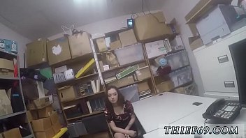 黒人警官に逮捕され犯されたティーン容疑者は