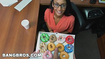 BANGBROS-秘書（Arianna Knight）を適切にセクハラする方法