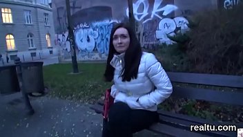 例外的なチェコの女の子はスーパーマーケットでからかわれて、ハメ撮りに乗った