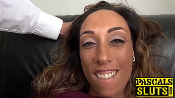 Грязной брюнетке Jenna Joy нужен жесткий и глубокий трах пальцами