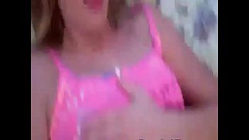 ホットセクシーなピンクのケンドラ指は彼女のタイトな猫をファック
