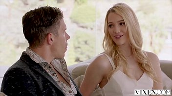 VIXENモデルは彼女が欲しいものを手に入れるためにエージェントとセックスします