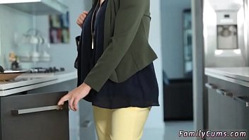 巨乳のホットなセックスと黒人の若い女性の女の子がおもちゃで遊ぶxxx